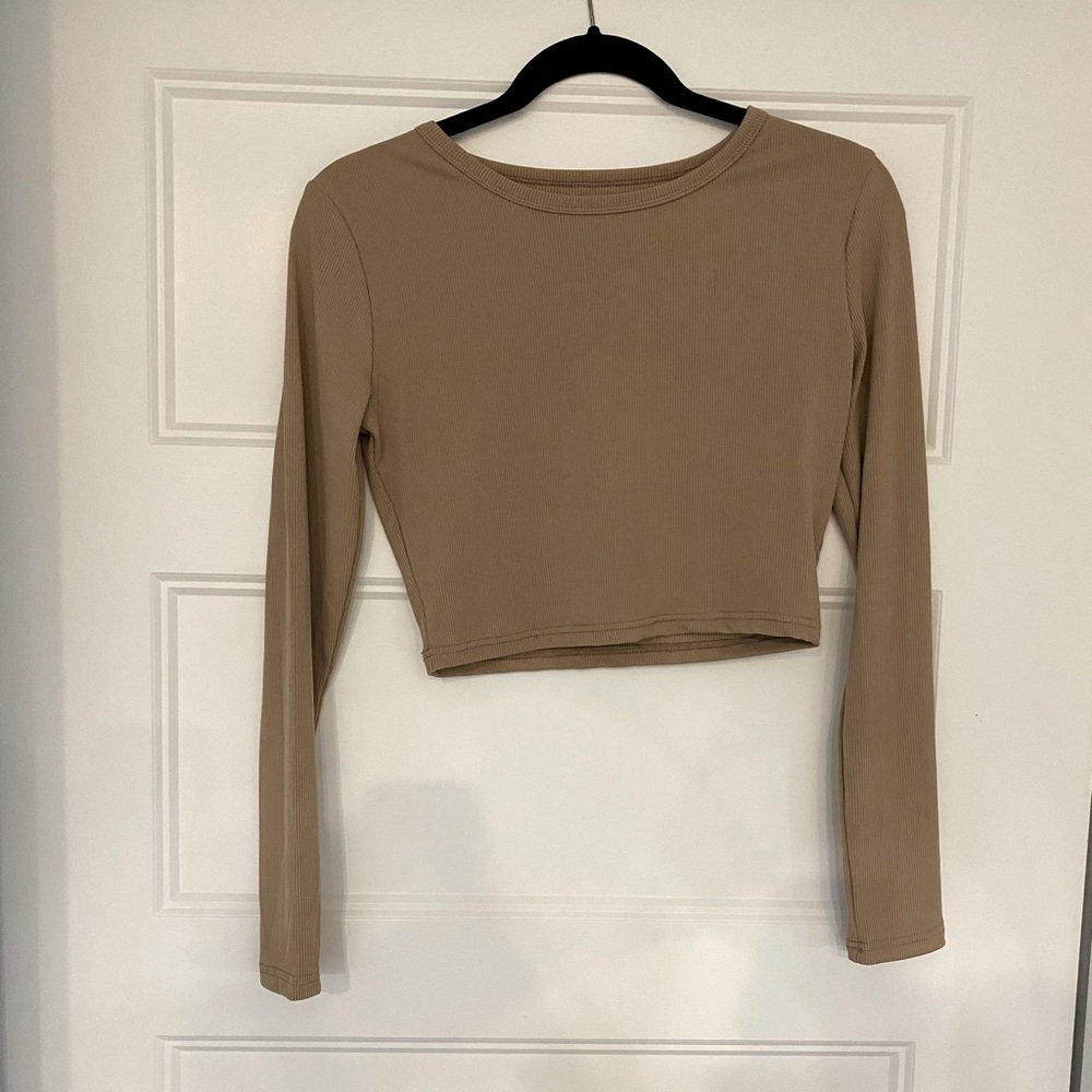 - Commense Crop Top